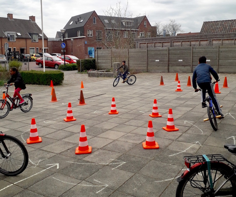 leren fietsles op plein maart 2019.jpg