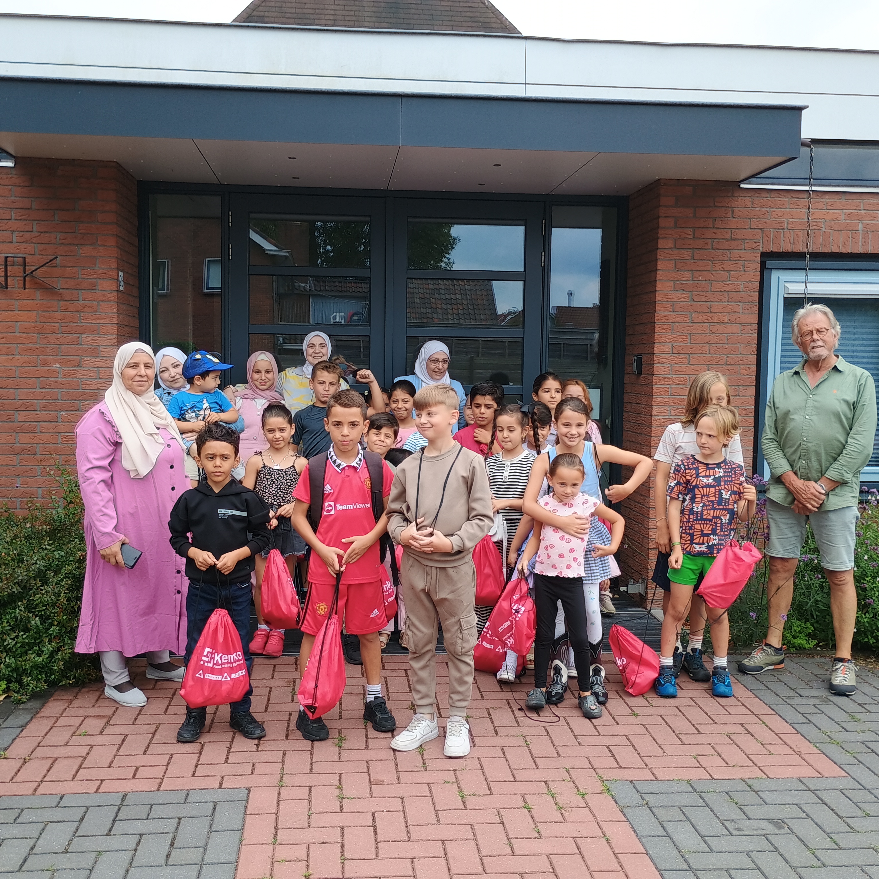 Groepsfoto uitje 23 juli 2025.jpg